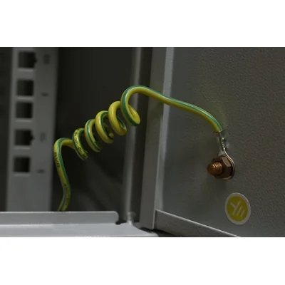 19'' 18U single-walled cabinet, steel door, lock, 600×300×910 mm width/depth/height; RAL: 7044