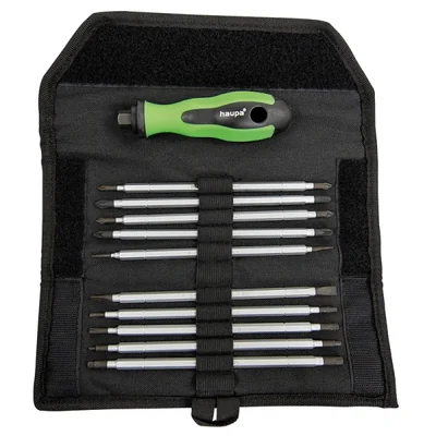 A set of flat/cross screwdrivers with a replaceable blade