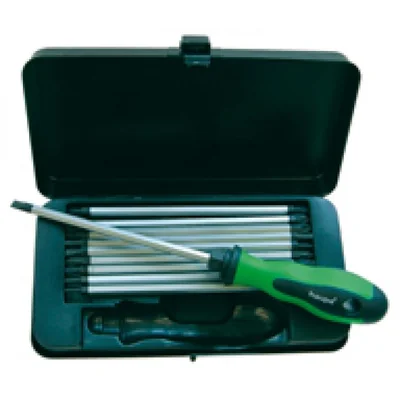 A set of flat/cross screwdrivers with a replaceable blade