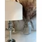 ABU DHABI Stolní lampa E27 IP20 chrom s bílým stínidlem
