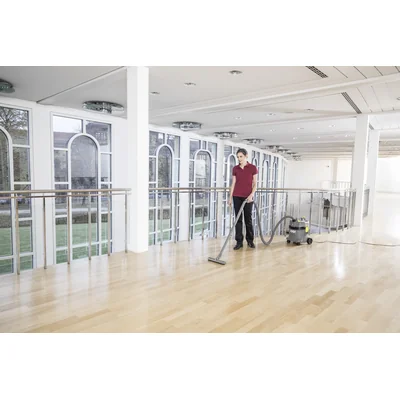 Aspiradora universal KARCHER para suciedad seca y húmeda 1300W NT 22/1 Ap Te L