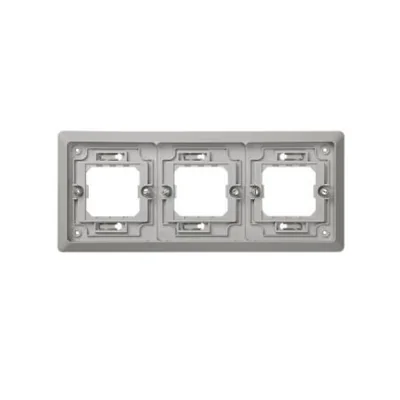 Cadre d'encastrement triple pour la version IP55 Fixation par vis sur le boîtier uniquement avec vis dans le boîtier placées verticalement