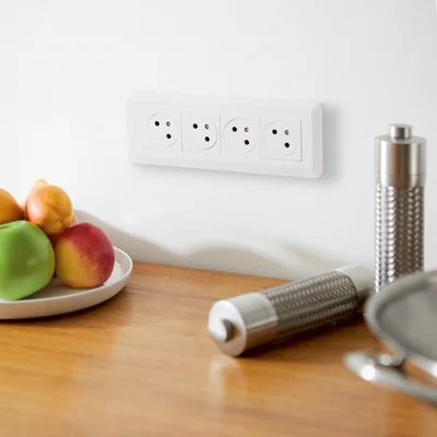 CADRE MOSAÏQUE QUADRUPLE HORIZONTAL - 8 MODULES BLANC POUR SUPPORT RÉF. N° 0802 53
