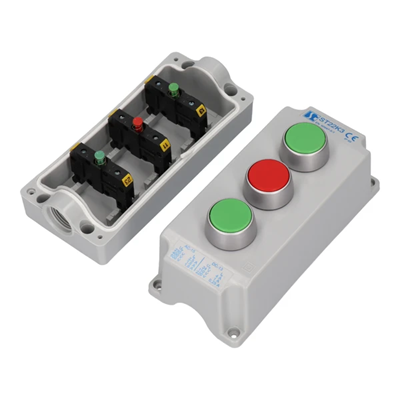 Caja de control de 3 orificios con botones verde/rojo/verde IP65