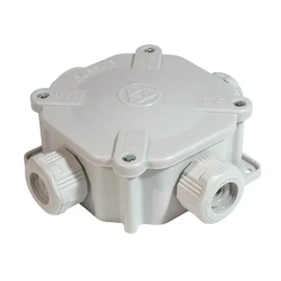 Caja hermética para instalación en superficie, 4 prensaestopas, 122x122x44,6mm, IP67, blanca