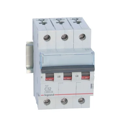 Disyuntor TX3 S 303 3P C 32A 6000A