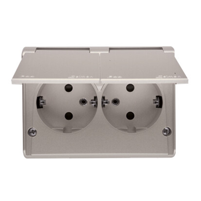 Doppelsteckdose mit Erdung, Schuko-Typ, mit Blenden für Strompfade, IP44, 16 A, 230 V, goldene Schraubklemmen
