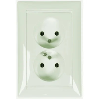Doppelte Steckdose in Cremefarbe