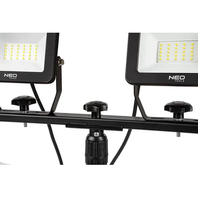 Doppio faretto LED SMD 2x30W 5100lm su stativo da 1,8 m