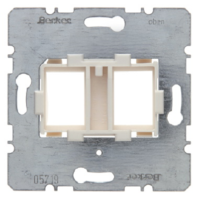 Double carrier plate with white fixing element