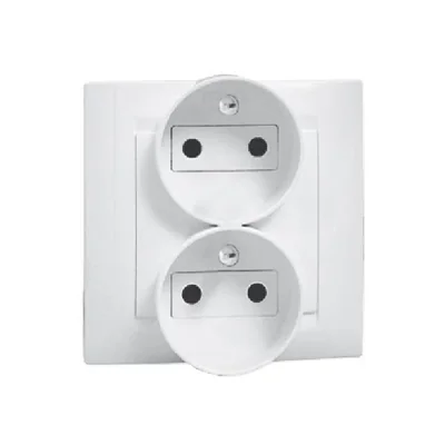 Double earthed socket outlet with phase invariance function, white