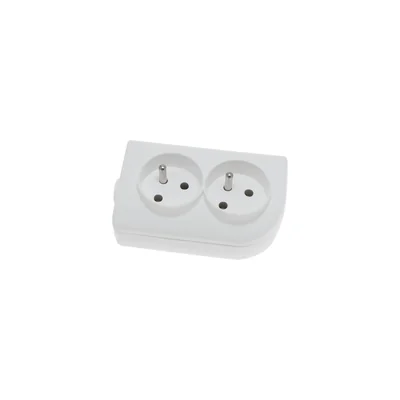 Double socket with grounding