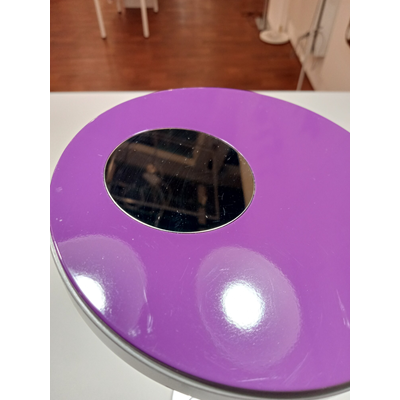 Fialová stolní lampa