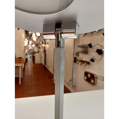 Fialová stolní lampa