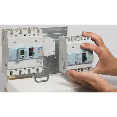 Interruptor de encendido DPX3 160 4P 125A 16KA