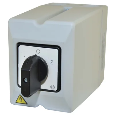 Interruptor de leva PROMET en carcasa de plástico con placa frontal y placa L-0-P (interruptor trifásico reversible), 63 A, IP65