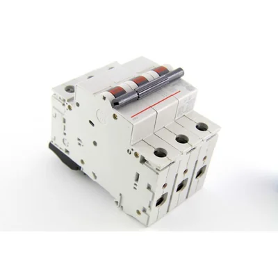 Interruttore automatico 3 poli G63 B10 3P 10A 6kA