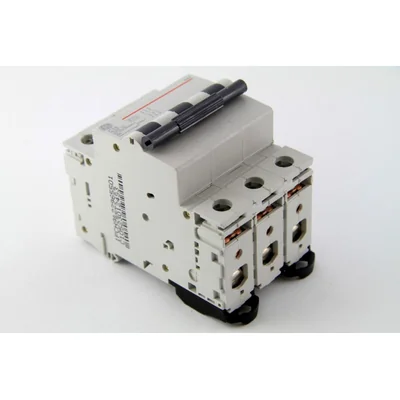 Jistič 3-pólový G63 C10 3P 10A 6kA