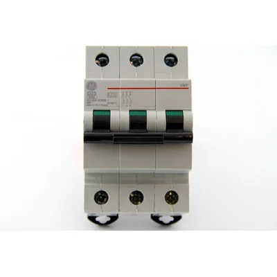 Jistič 3-pólový G63 D25 3P 25A 6kA