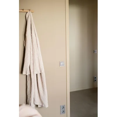 K.5 Placa frontal para conector de altavoz, acero