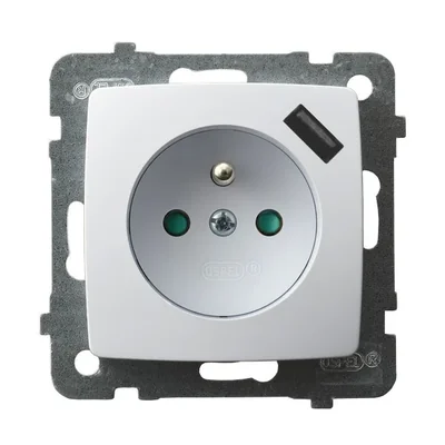KARO Single earthed socket with shutters for current paths, with USB charger white