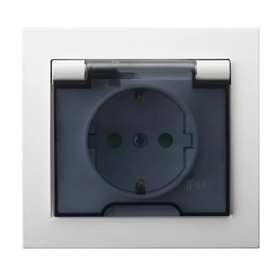 KIER Splashproof socket with grounding and shutters for current paths, white