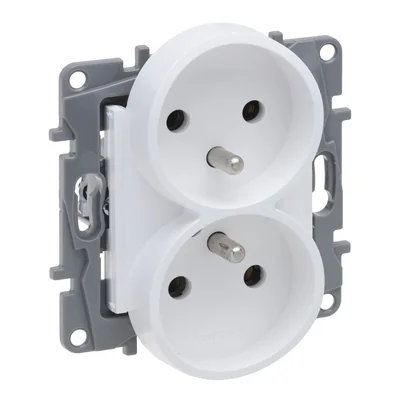 NILOE SELECTION - 2 X 2P+Z SOCKET FOR MULTIPLE FRAME (WITHOUT SHUTTER, SCREW TERMINALS) WHITE