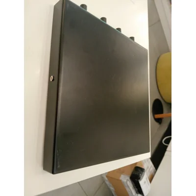 Pavillon carré noir pour 4 câbles