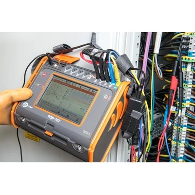 Power quality analyzer with PQM-707 measuring clamp set