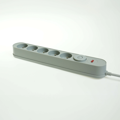 Prodlužovací kabel s přepěťovou ochranou, 5 zásuvkami a vypínačem