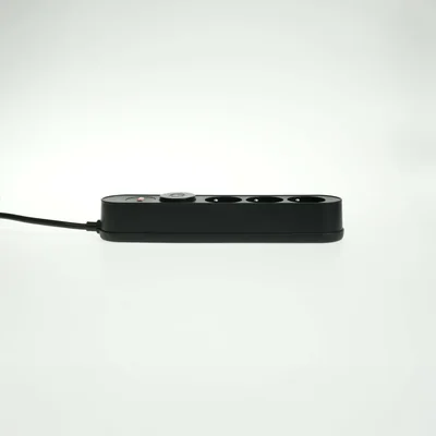 Prodlužovací kabel se systémem přepěťové ochrany, 3 zásuvkami a vypínačem