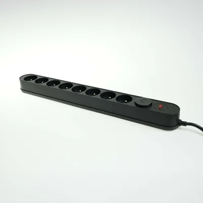 Prodlužovací kabel se systémem přepěťové ochrany, 8 zásuvkami a vypínačem