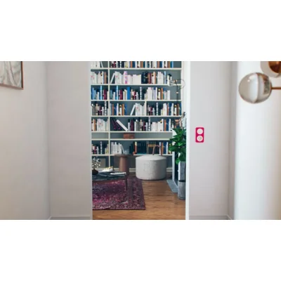 R.1 3-Gang-Rahmen aus klarem Acryl in Rot/Schwarz