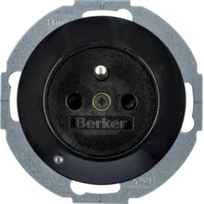 R.1 Earthed socket with black LED orientation illumination