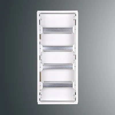 Щит врізний 4х12с білий