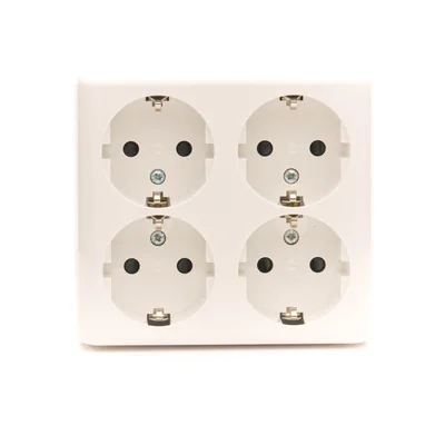 SIMON 54 Presa quadrupla da parete con messa a terra schuko e tapparelle, versione scandinava, 16A 230V, connettori rapidi bianchi