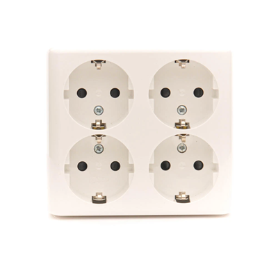 SIMON 54 Quadruple surface-mounted socket outlet with shutters, Scandinavian version, 16A 230V, white quick connectors