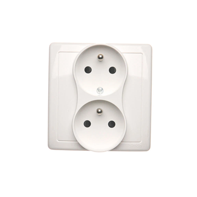 SIMON BASIC Double socket outlet with earthing and phase invariance function with shutters for current paths white 16A