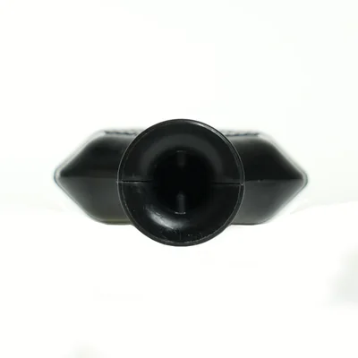 Spina piatta estraibile 2,5A/250V isolamento classe II. NERO