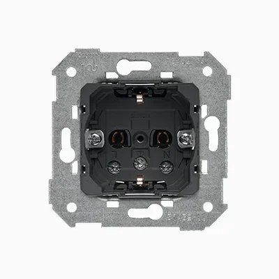 Steckdose mit geerdeten Schuko-Schnellanschlüssen