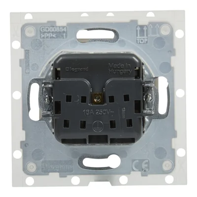 SUNO - Presa 2P+Z IP44 - 16 A - 250 V~ - morsetti automatici - con otturatore, bianca