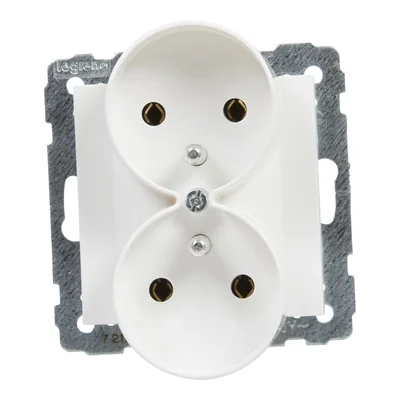 SUNO - Prise 2x2P+Z - 16 A - 250 V~ - Bornes à vis - Compatible avec les cadres multirotatifs, Blanc