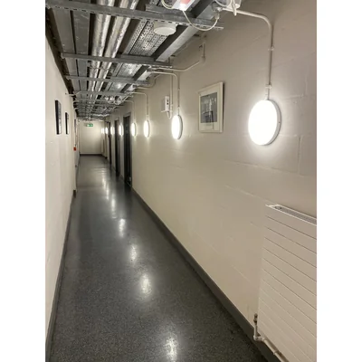SURFACE COMPACT Oprawa ścienno-sufitowa LED 230V 24W 1800lm IP65 n/t WW 300mm IK10 biała
