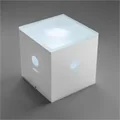 Table Cube, lámpara de escritorio de pie en color blanco mate, alimentada adicionalmente por batería