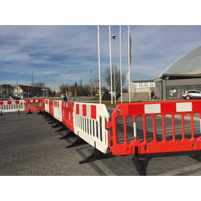 Temporary road barrier - red SCAVIA barrier 200 x 100
