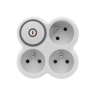 Three-way plug splitter with grounding switch