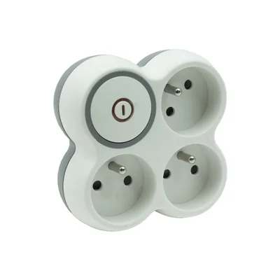 Three-way plug splitter with grounding switch