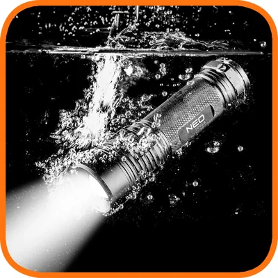 Torcia a batteria da 200 lm, zoom, IPX7, 3 x AAA