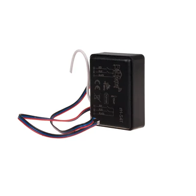 Transmisor de cuatro canales con sonda de temperatura alimentada por batería.