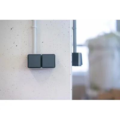 W.1 Presa 2 vie con terra con coperchio IP55, bianca